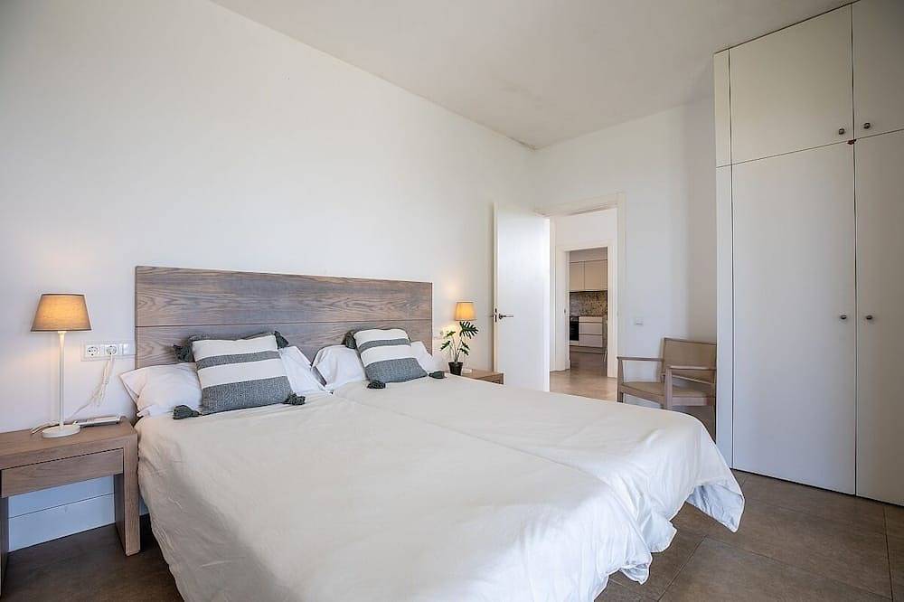 Large Contemporary Villa, A/C, Private Pool, Superb Mountain Views 20mins walk to Port de Pollenca! in Port de Pollença, Pollença