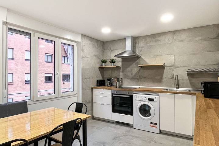 Apartamento entero, 625A apartamento 5 dormitorios con 5 baños in Oviedo, Cordillera Cantábrica
