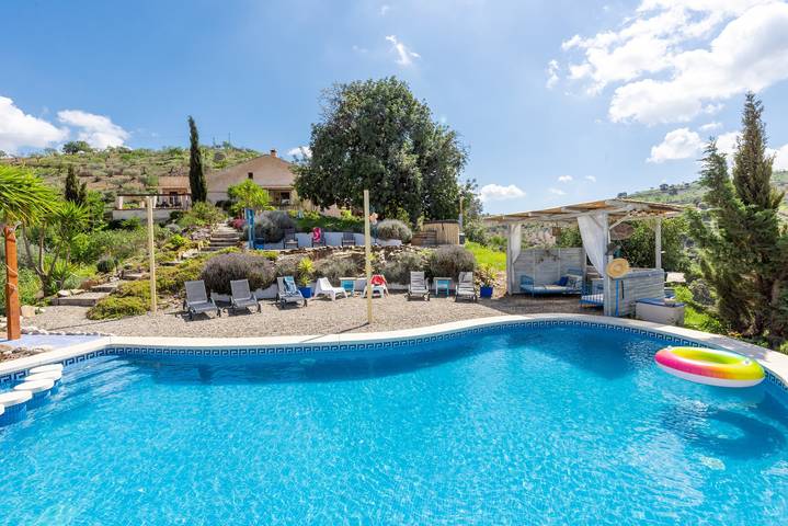 Chalet para 4 personas, con jardín además de jacuzzi y piscina para niños - 1