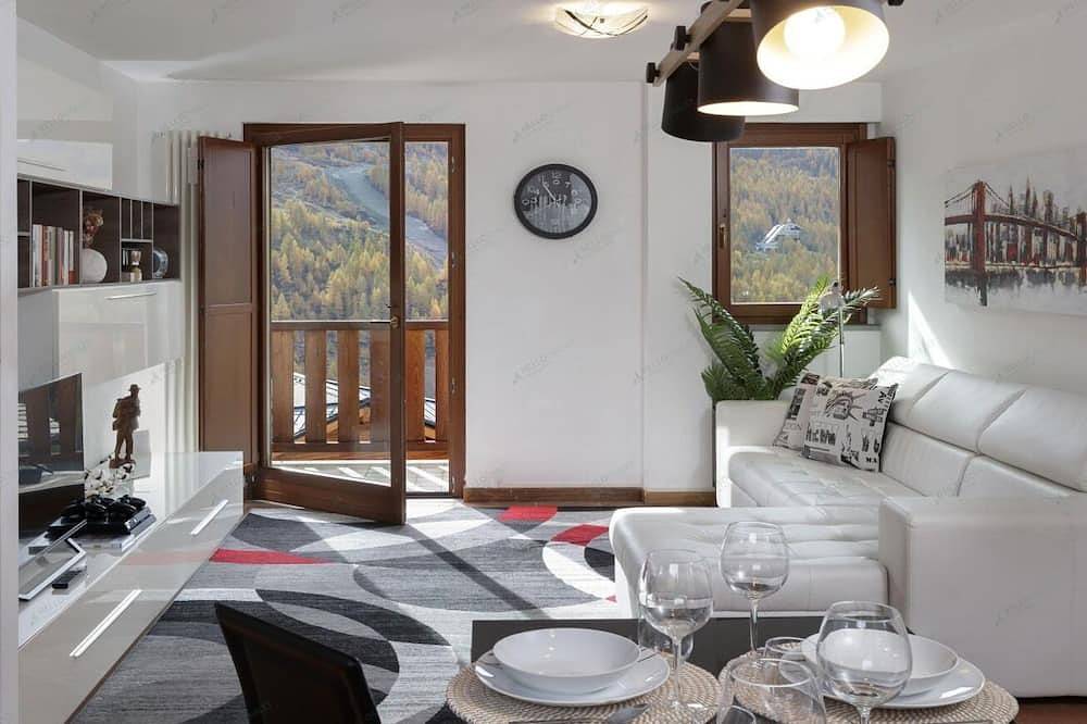 Entire apartment, Maison Skis Aux Pieds – Panoramic Ski-In/Ski-Out Apartment | Cervinia in Cervinia, Valtournenche