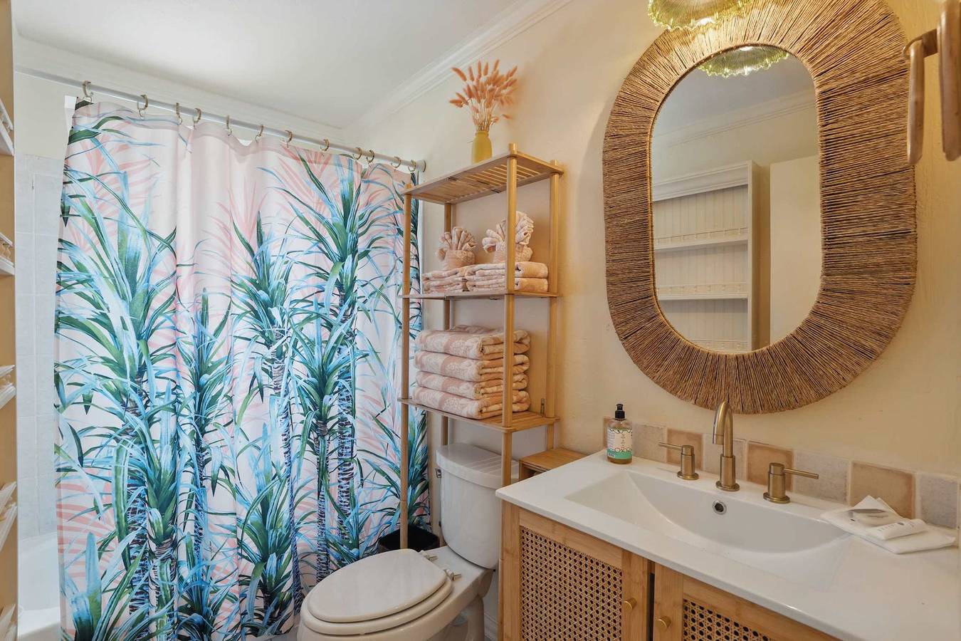 Brand New Coral Reef Suite located in Paradise Island Estate  in Southwest Florida