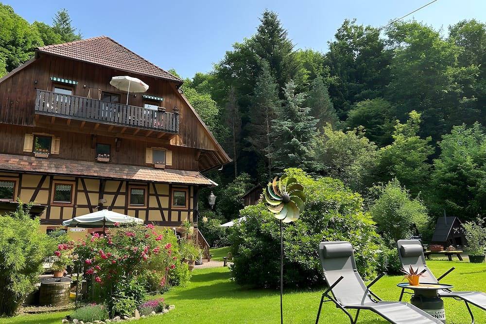 Ganze Wohnung, 2 Ferienwohnungen mit Garten & Terrasse im Wald – 9 Personen - für Familien & Freundesgruppen in Ottenhöfen im Schwarzwald, Mittlerer Schwarzwald