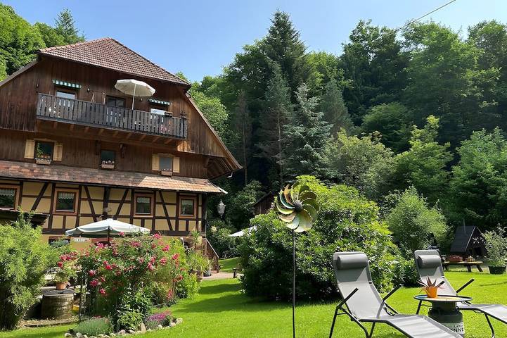 Ferienwohnung für 9 Personen, mit Garten