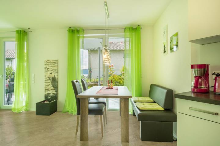 Ganze Wohnung, Ferienwohnung "Orchidee" mit großer Terrasse mit Blick in den Blumengarten in Sipplingen, Region Bodensee-Oberschwaben