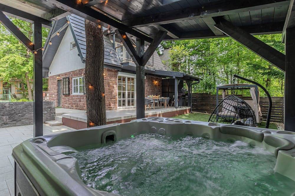 Balchill House With Sauna And Jacuzzi, Balatonszepezd, Hungary in Revfülöp, Balaton Region