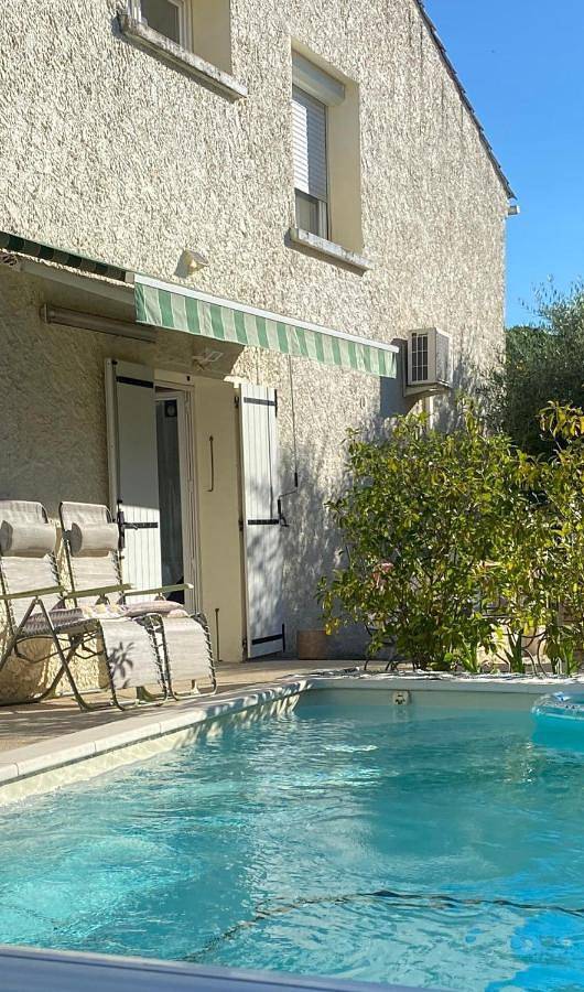 Appartement de vacances pour 2 personnes, avec jardin ainsi que terrasse et piscine
