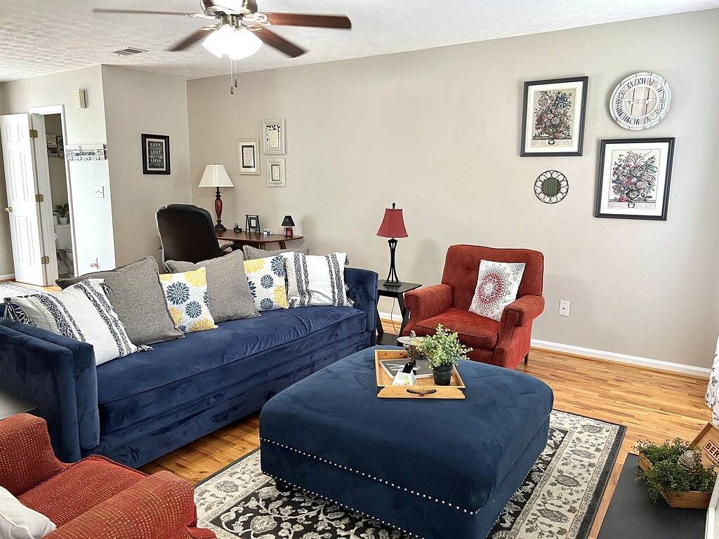 Lawrenceville Gem! Close Hwy 85 & 316! in Gwinnett County