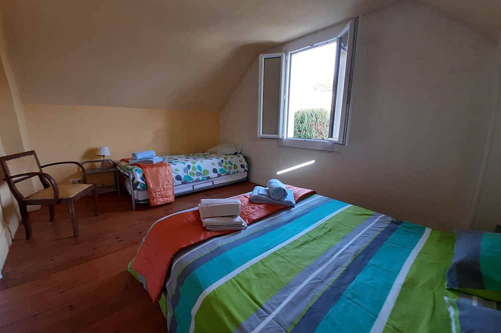 Lovely house with beautiful garden, close to town center. No Linky + filter. in Argelès-Gazost, French Pyrenees