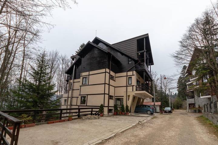 Gîte pour 4 personnes, avec balcon et jardin à Sinaia - 2