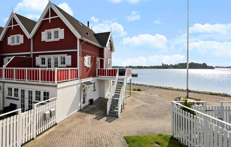Ferielejlighed for 6 personer, med Terrasse og Sauna samt Udsigt i Nykøbing Sjælland