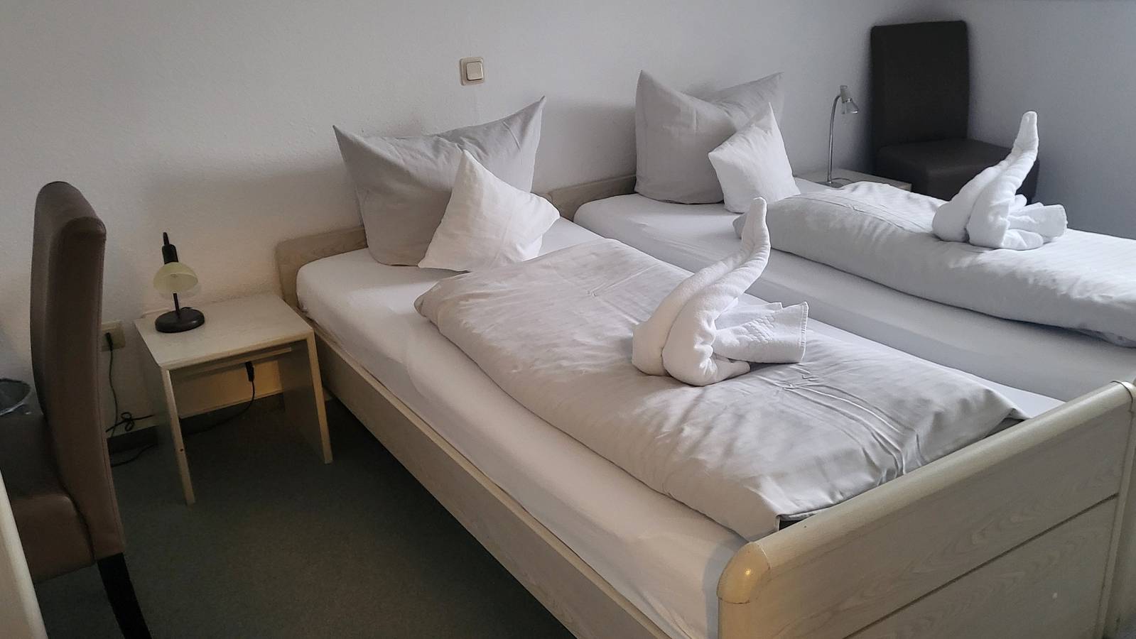 Landgasthaus & Hotel Römerhof - Zweibettzimmer/Doppelzimmer Economy im Nebengebäude mit Wlan in Obernburg am Main, Fränkisches Weinland