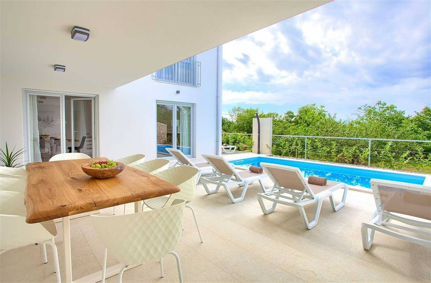 Villa Terra mit beheiztem Pool in Hlapa, Krk