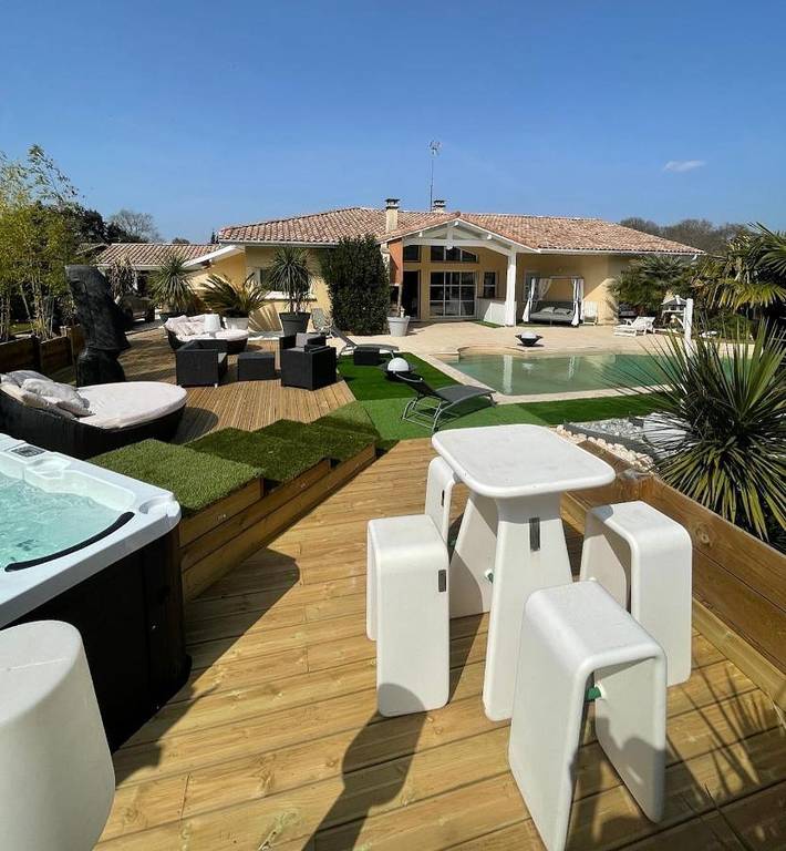 Villa pour 8 personnes, avec piscine ainsi que terrasse et vue - 1