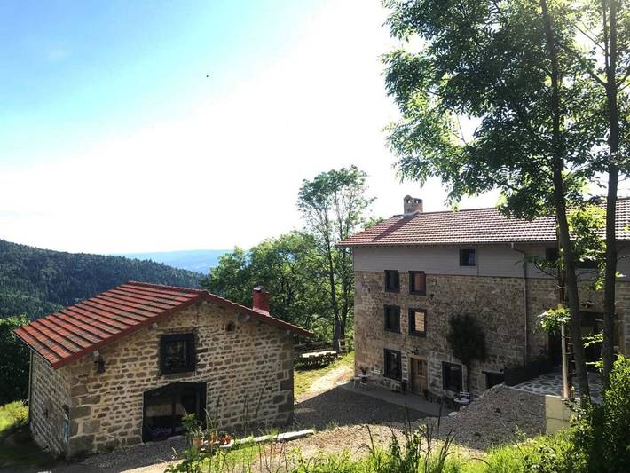 Maison d’hôte pour 5 personnes, avec Terrasse ainsi que Jardin et Vue dans Moulin Des Massons Saint Bonnet Le Courreau