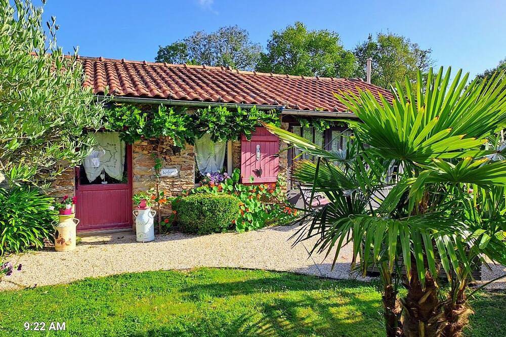 Gîte Ecogîte près de Pornic: parc fleuri, accès Pmr, vélos, cheminée, et king-size bed. in Arthon-en-Retz, Valle del Loira