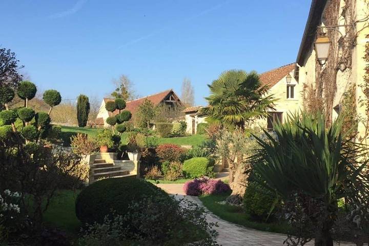 Gîte pour 15 personnes, avec vue et jardin à Hodent