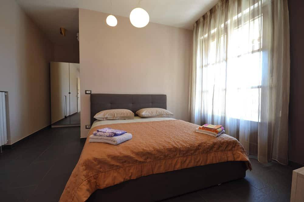 Hel lejlighed, Homerez - Flat in Vercelli with balcony. in Vercelli, Vercelli Provinsen