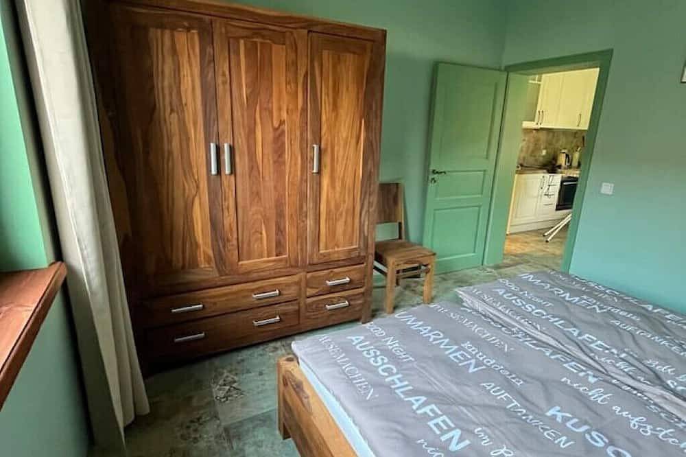 Ganze Wohnung, Ferienwohnung im Spargeldorf Schäpe mit großer Südwest Terrasse in Beelitz, Mittelmark