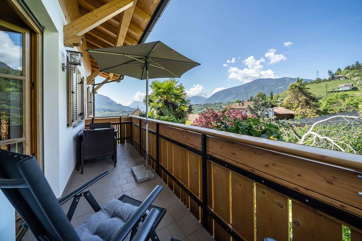 Appartamento intero, Appartamento "Feldhof Golden Delicious" con piscina di acqua salata, prato panoramico e balcone in Caines, Val Passiria