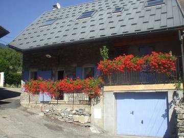 Gîte pour 8 personnes, avec piscine ainsi que terrasse et jardin, animaux acceptés à Saint-Pierre-d'Albigny