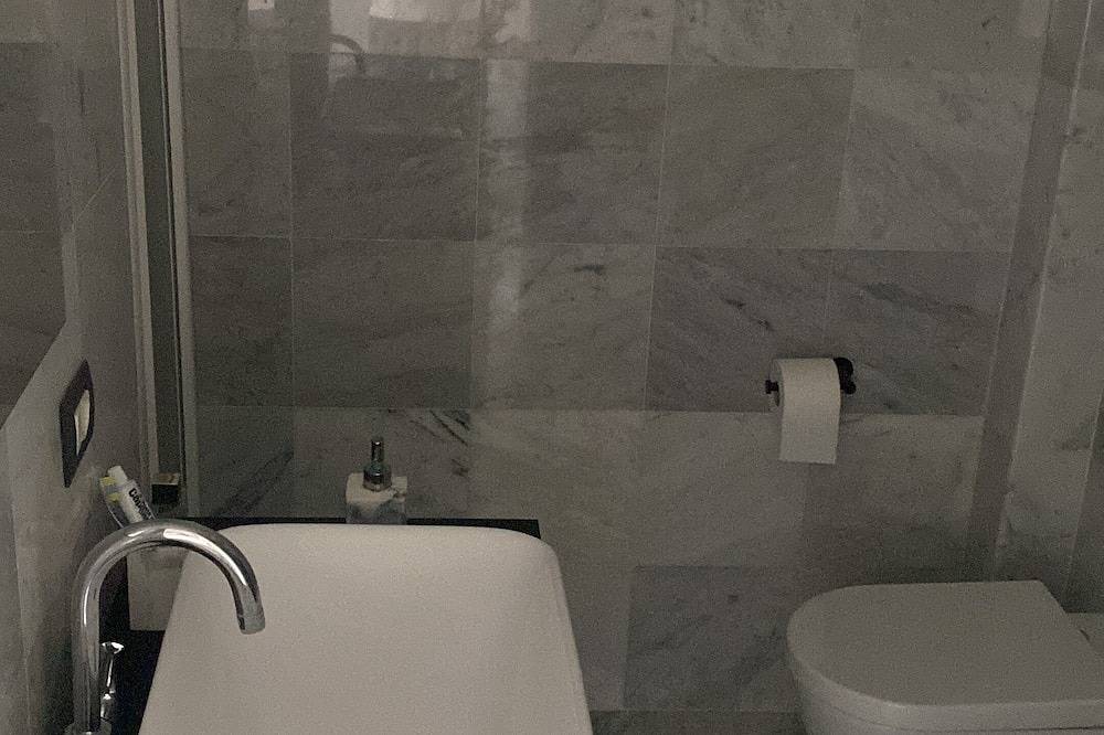 Apartamento entero, Marble apartment in Prato in Prato, Provincia de Prato