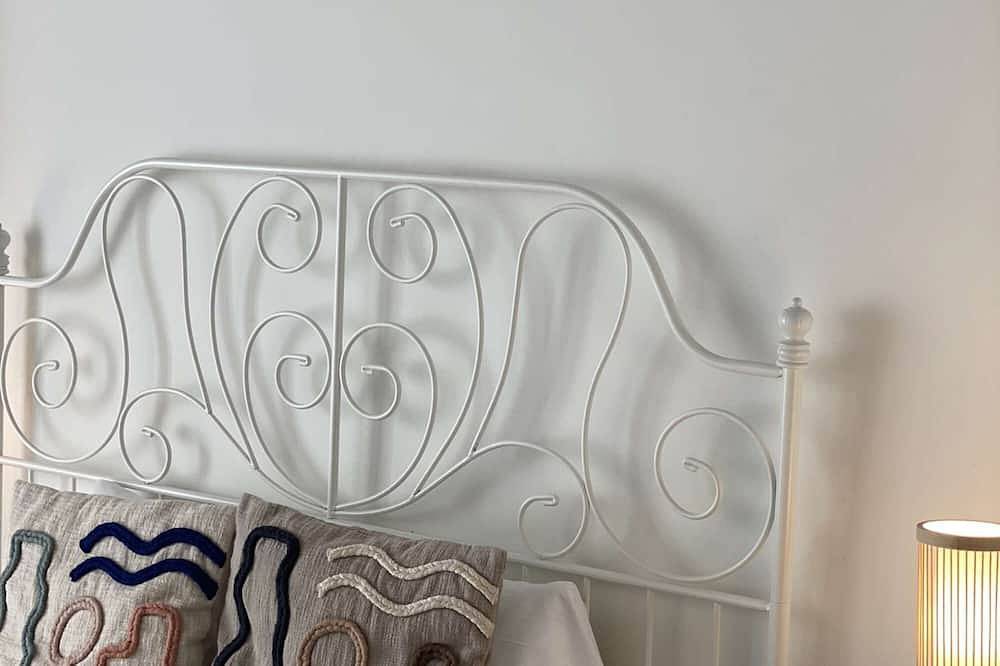Entire apartment, Spacious, Central and Authentic Family Apartment in Playa de la Concha, San Sebastian