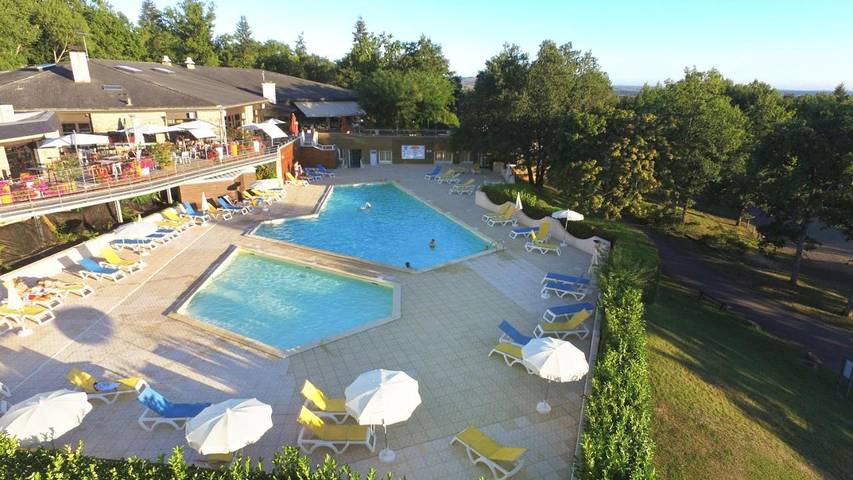 Parc de vacances pour 2 personnes, avec piscine et sauna ainsi que terrasse et jardin, animaux acceptés dans l' Aveyron - 2