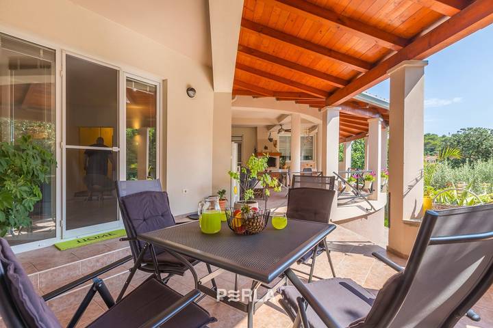Appartement entier, Appartement Brina au rez-de-chaussée avec une terrasse agréable pres de Pula in Vinkuran, Côte Sud d'Istrie