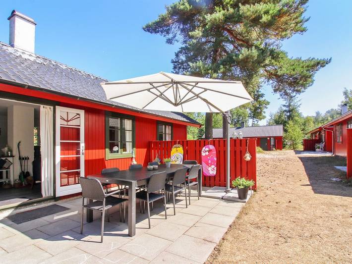 Ferieudlejning for 6 personer, med Terrasse og Pool i Dueodde