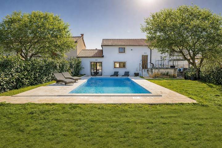 Ferienhaus für 6 Personen, mit Pool und Garten