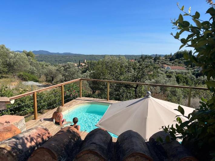 Chambre d’hôte pour 2 personnes, avec Terrasse et Jardin ainsi que Piscine et Vue à Tourrettes