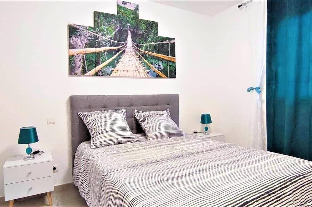 Entire apartment, Apartment T2 45m2 100m from the sea and shops in Carro, Martigues