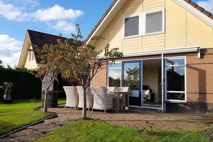 Ferienhaus für 5 Personen, mit Garten und Pool sowie Terrasse in Medemblik