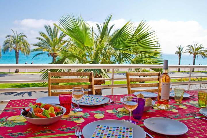 Gîte pour 4 personnes, avec balcon et vue dans Plage Fabron Bambou Nice