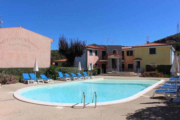 Ferienwohnung für 4 Personen, mit Ausblick und Garten sowie Pool, mit Haustier