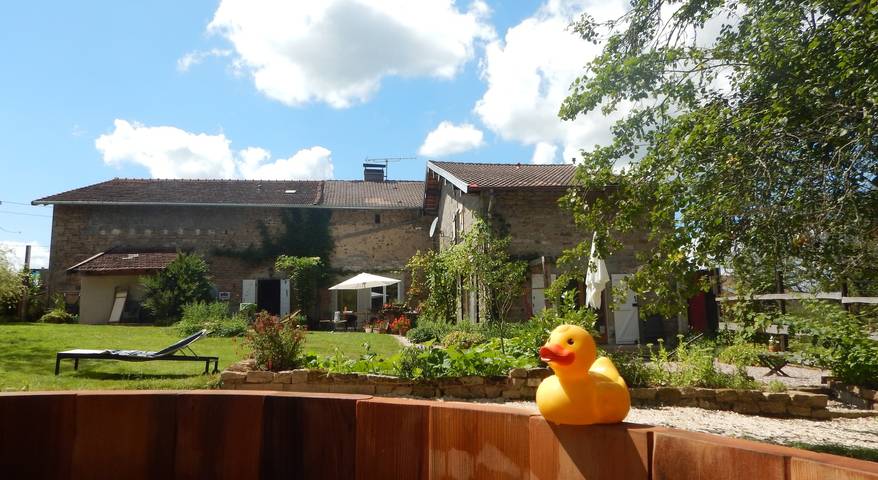 Gîte pour 3 personnes, avec piscine à Claudon