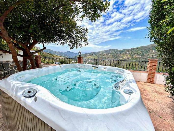 Casa rural para 14 personas, con piscina además de jardín y jacuzzi en Canillas de Albaida - 3