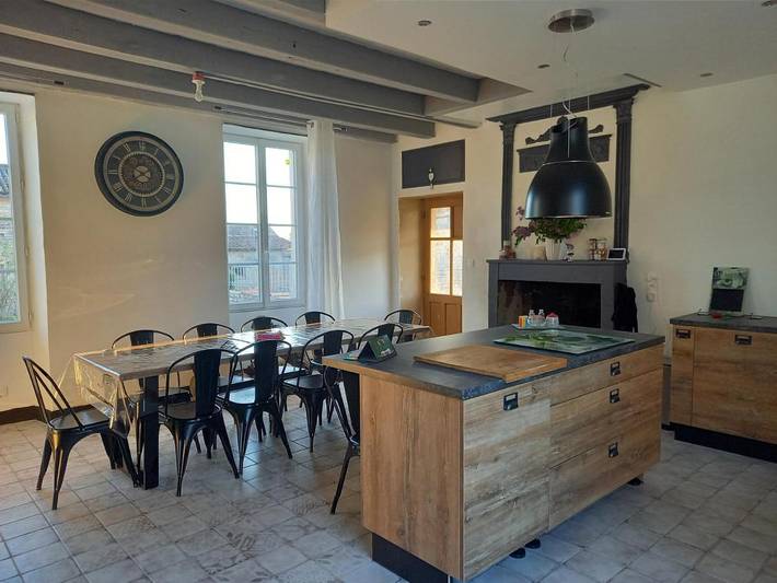 Location de vacances pour 14 personnes, avec Terrasse à Saint-Mandé-sur-Brédoire - 3