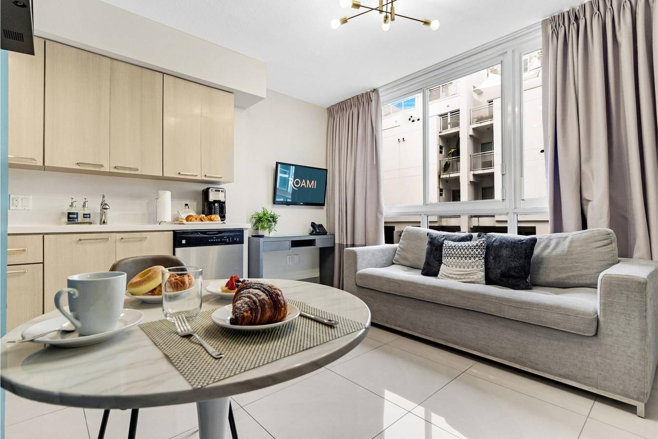 Entire apartment, Roami at Habitat Brickell   3Br Combo in Miami, Florida