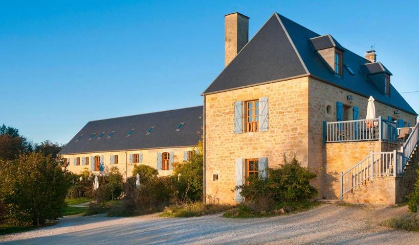 Location de vacances pour 4 personnes, avec Terrasse et Jardin ainsi que Piscine et Vue à Veyrignac