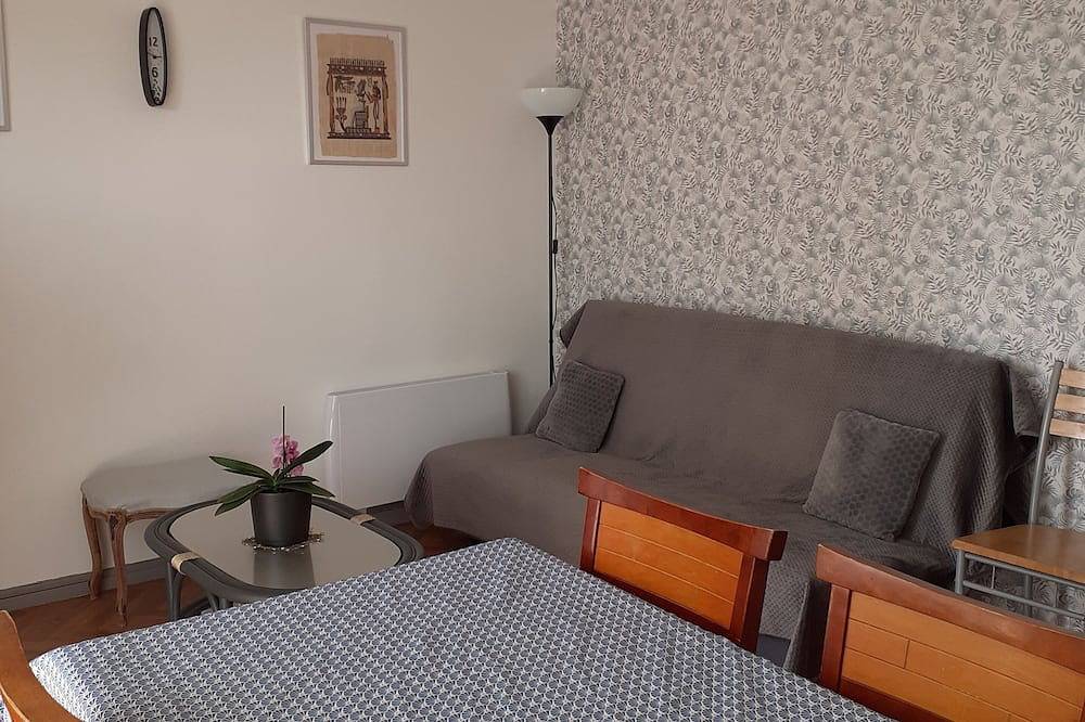 Ganze Wohnung, Appartement Rénové et Équipé Avec Place de Parking Centre Commercial à Coté in Cholet, Cholet und Umgebung