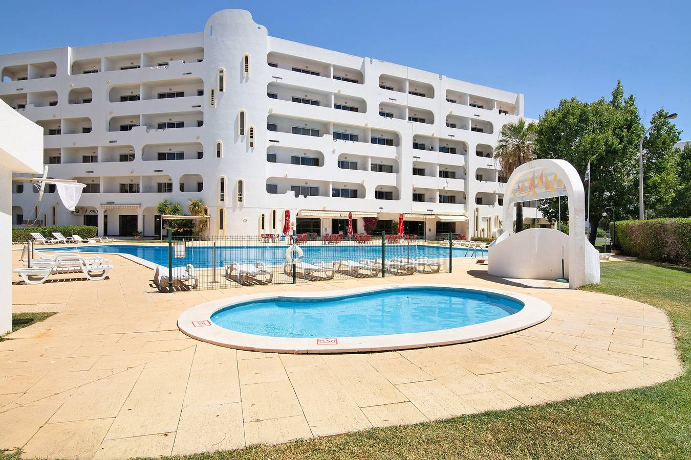 Apartamento inteiro, Apartamento "Green 104" com piscina partilhada e Wi-Fi in Albufeira, Distrito de Faro