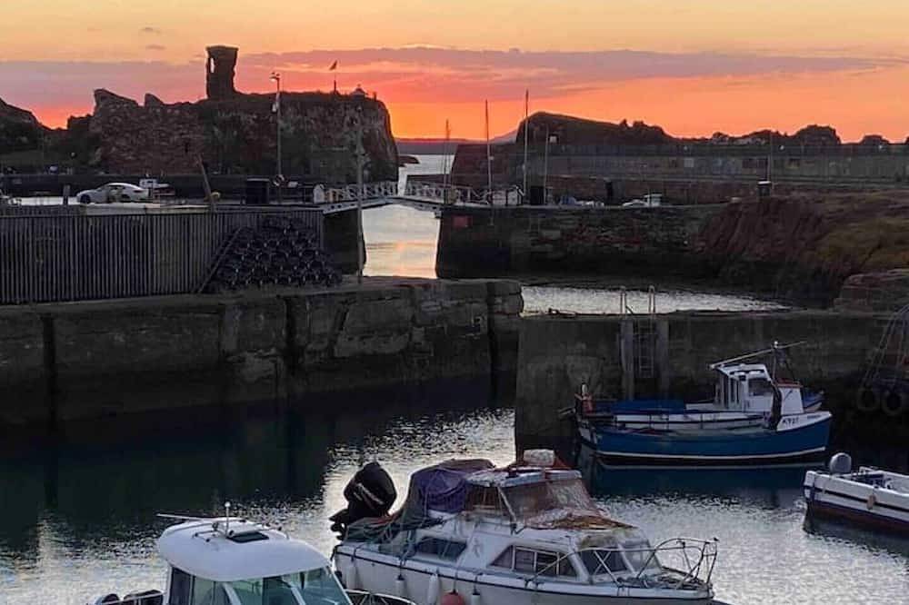Entire apartment, East Haar 2 Bedroom Flat Overlooking Harbour in Dunbar, Edinburgh and Lothian