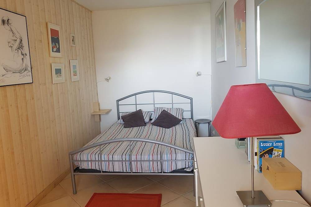 Sea views from a beautiful building, ideally located in Cassis near the harbour in Cassis, Calanques National park