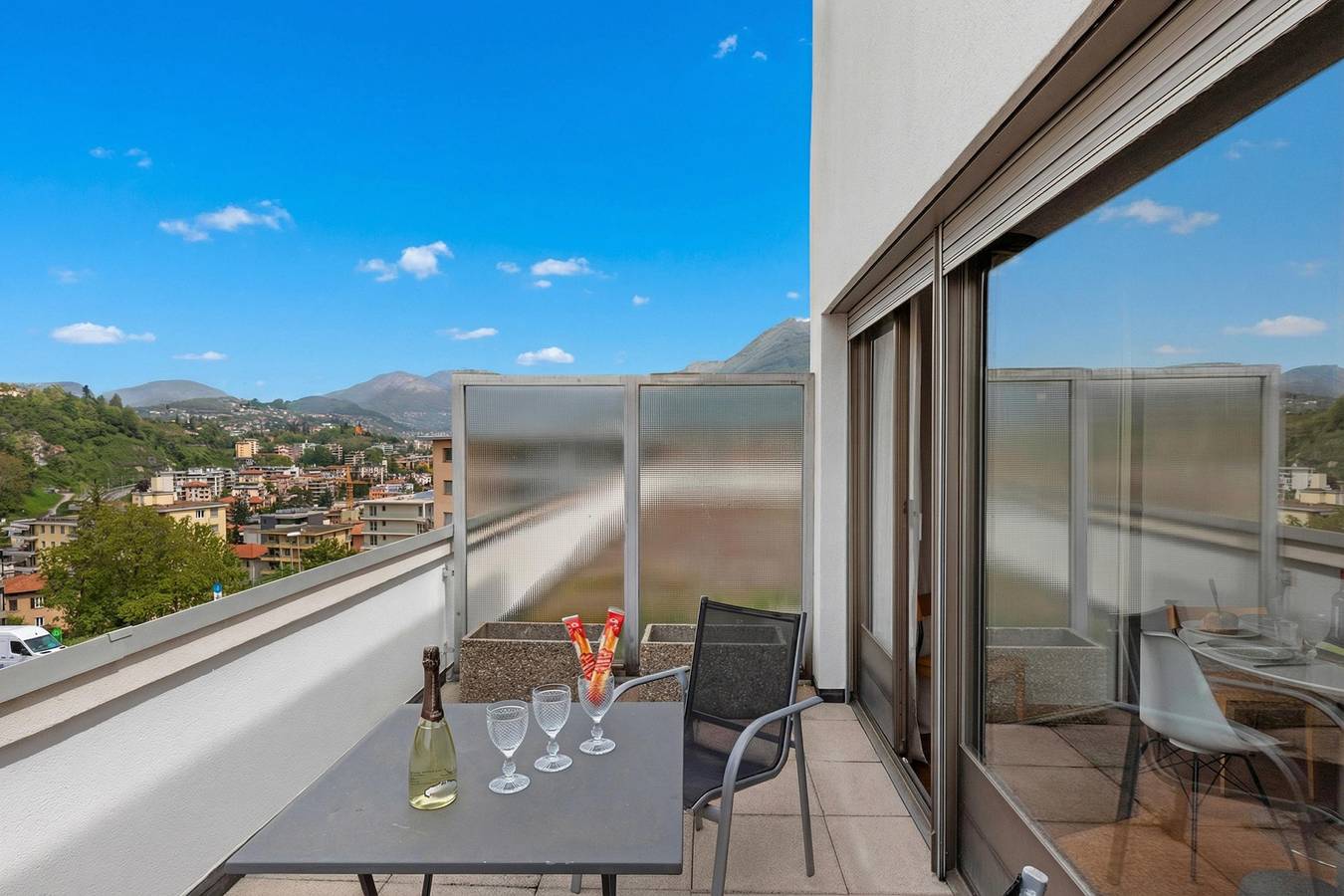 Ganze Wohnung, Boreal B.2 with Terrace and Parking for 6 in Pazzallo, Lugano