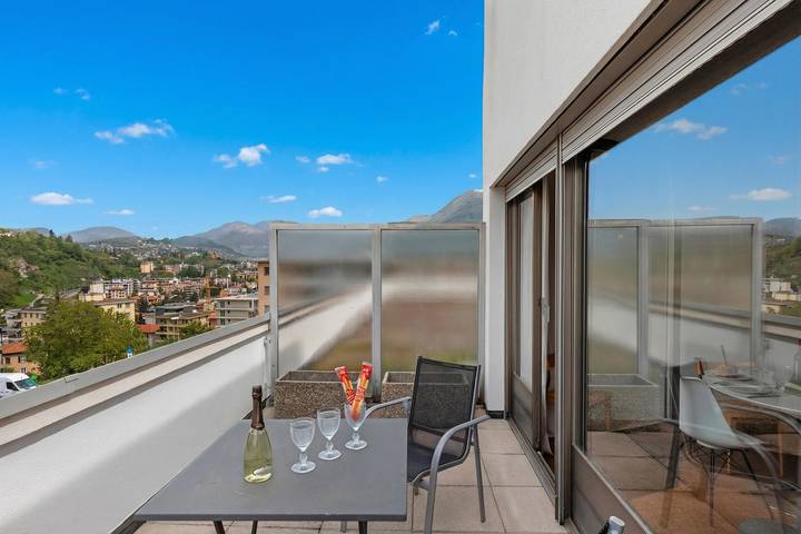 Apartamento entero, BoReal B.2 with Terrace and Parking for 6 in Pazzallo, Lugano