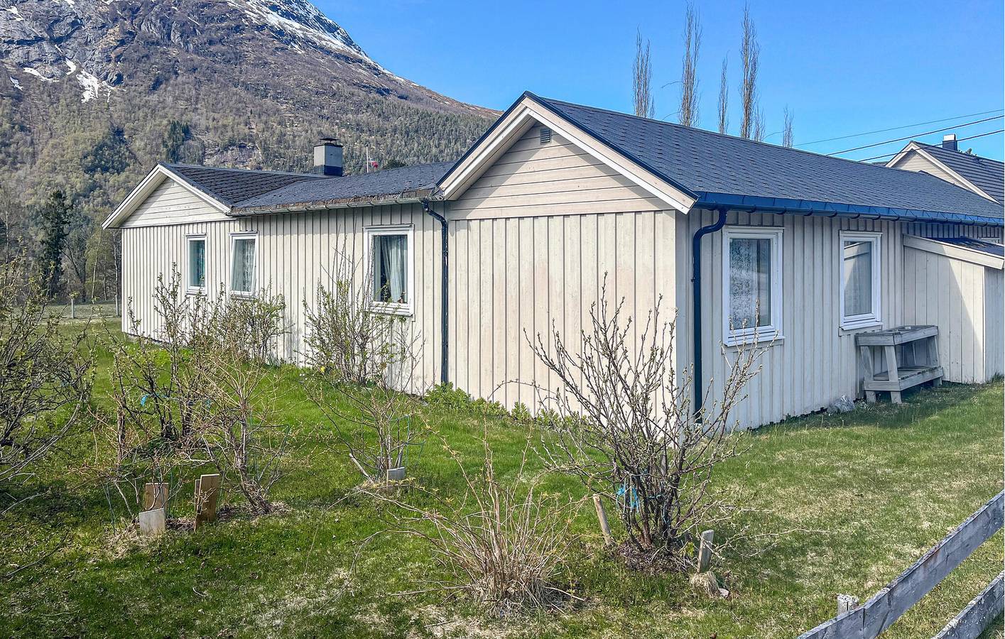 Ganze Ferienwohnung, Ferienwohnung für 5 Personen mit Garten in Eresfjord, Nesset
