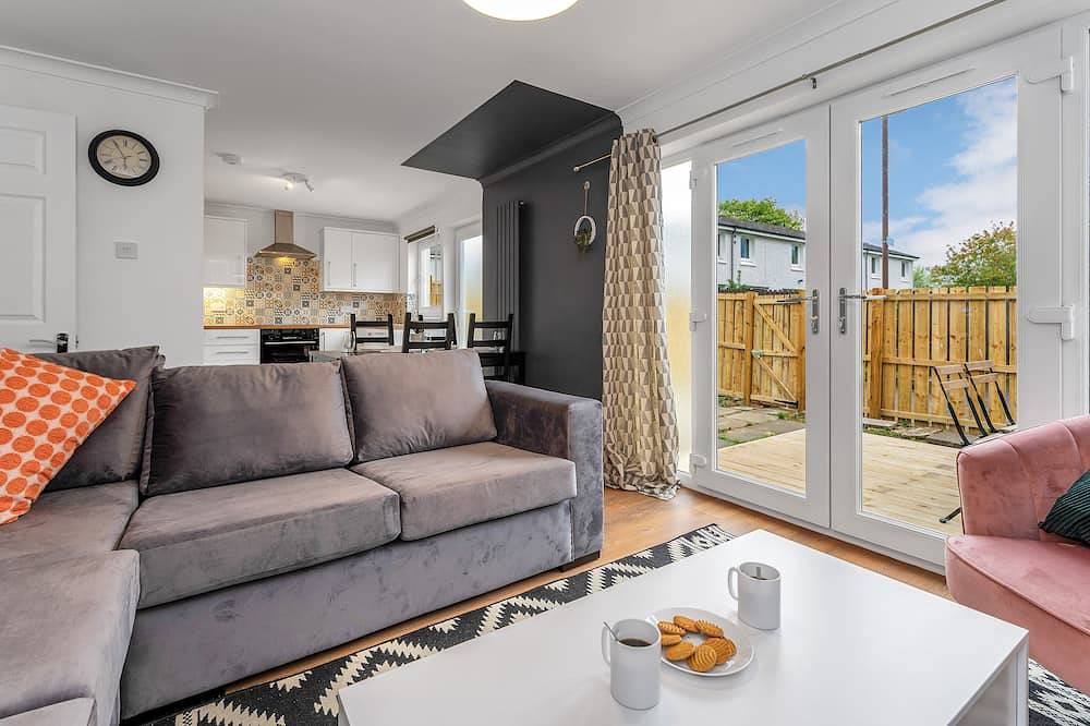 Cheerful Stays: Livingston - 4 Bedroom 3 Bath home - Great for Groups in Livingston, West Lothian
