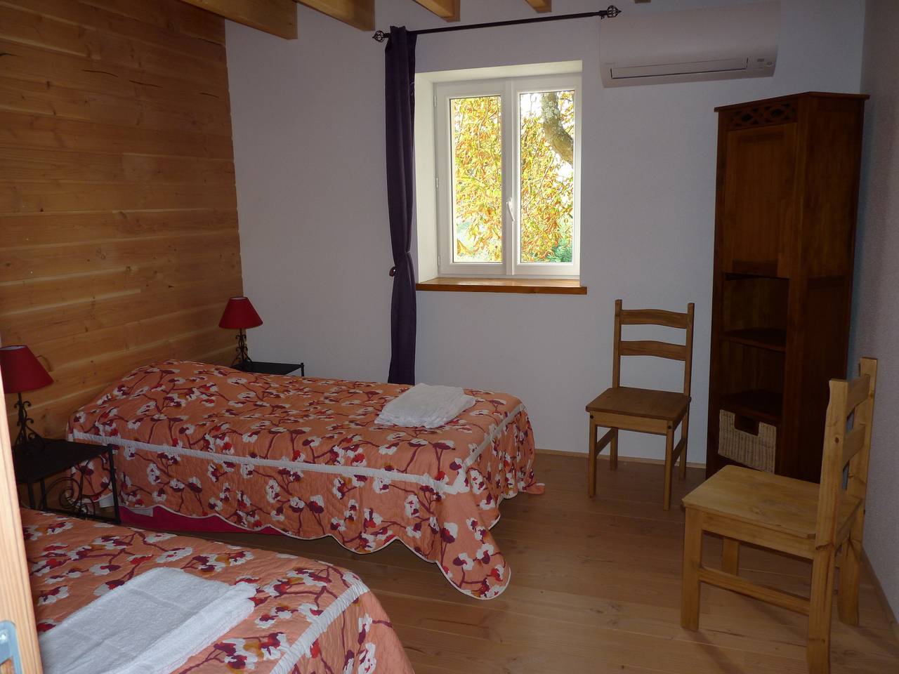 Petite maison 'Du Verger Saint Vincent' avec vue montagne, terrasse privée et climatisation in Beaujeu, Beaujolais