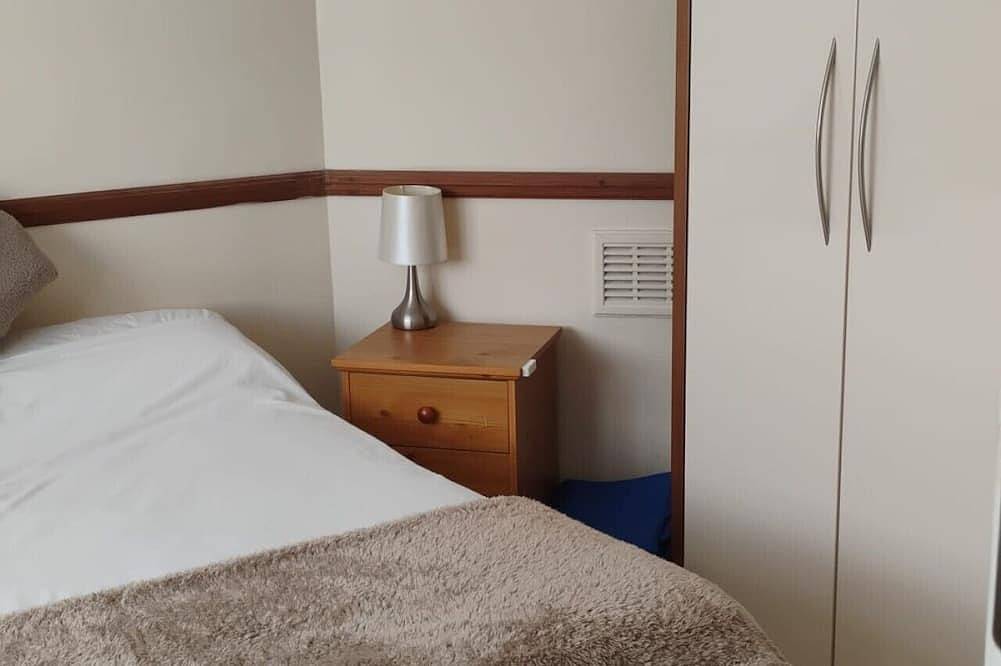 Spacious 4Br Stay in Morden Contractors and Group in Merton, London